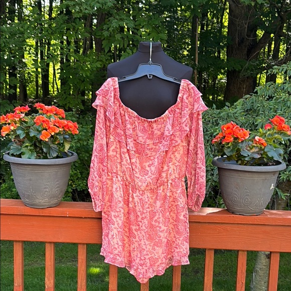 Express Pink Skorts/Romper with Bishop Sleeves - Picture 2 of 13